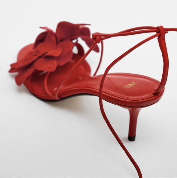 ❌️SOLD❌️ LACE UP TIED FLORAL MID-HEIGHT HEEL LEATHER SANDALS SIZE 7.5 - Picture 4 of 5